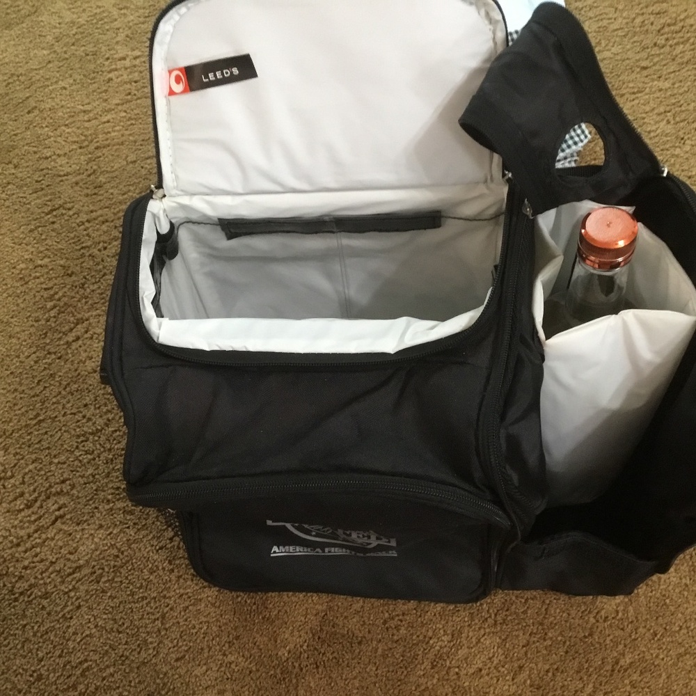 Cooler Bag America’s Most Wanted Soft Sided Picnic Set - Picture 13 of 16